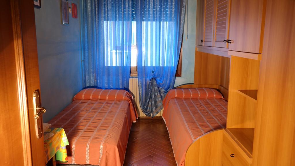 Caorle Economy Apartments Zimmer foto